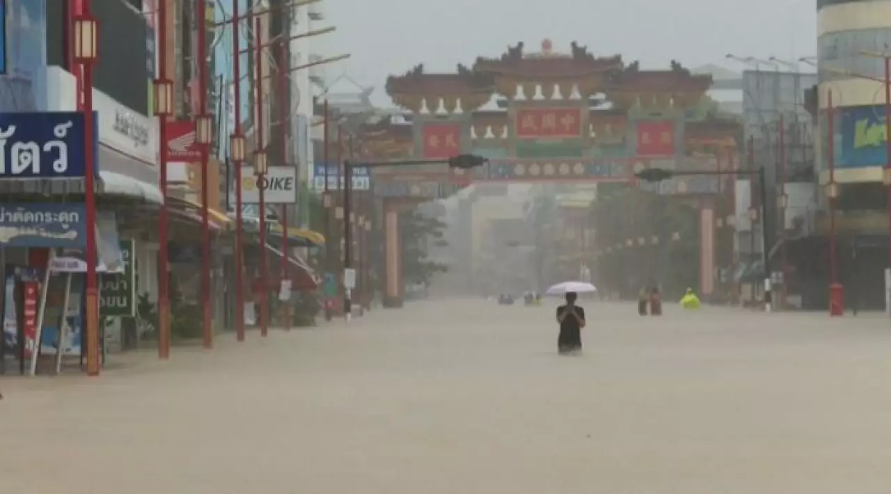 Таиландта тасқыннан эвакуация басталды