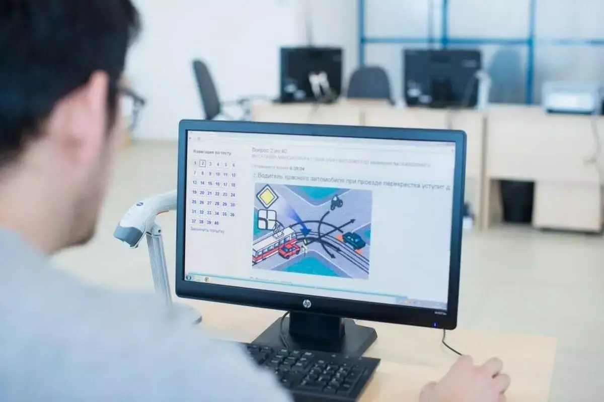 Один компьютер на весь город: жанаозенцы ночуют у ЦОНа ради экзамена - новости на Lada.kz 23.11.2025