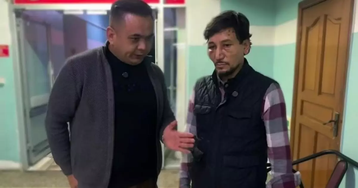 «Мұрны мен қолы сынған»: Мұқасан Шахзадаев топқа жаңадан қосылған әншіні ұрып тастаған