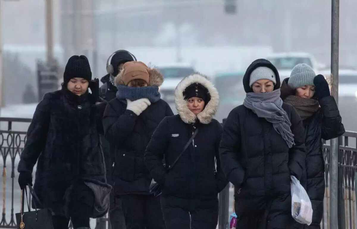 Снег, дождь и ветер до 28 м/с: какие области Казахстана пострадают от непогоды