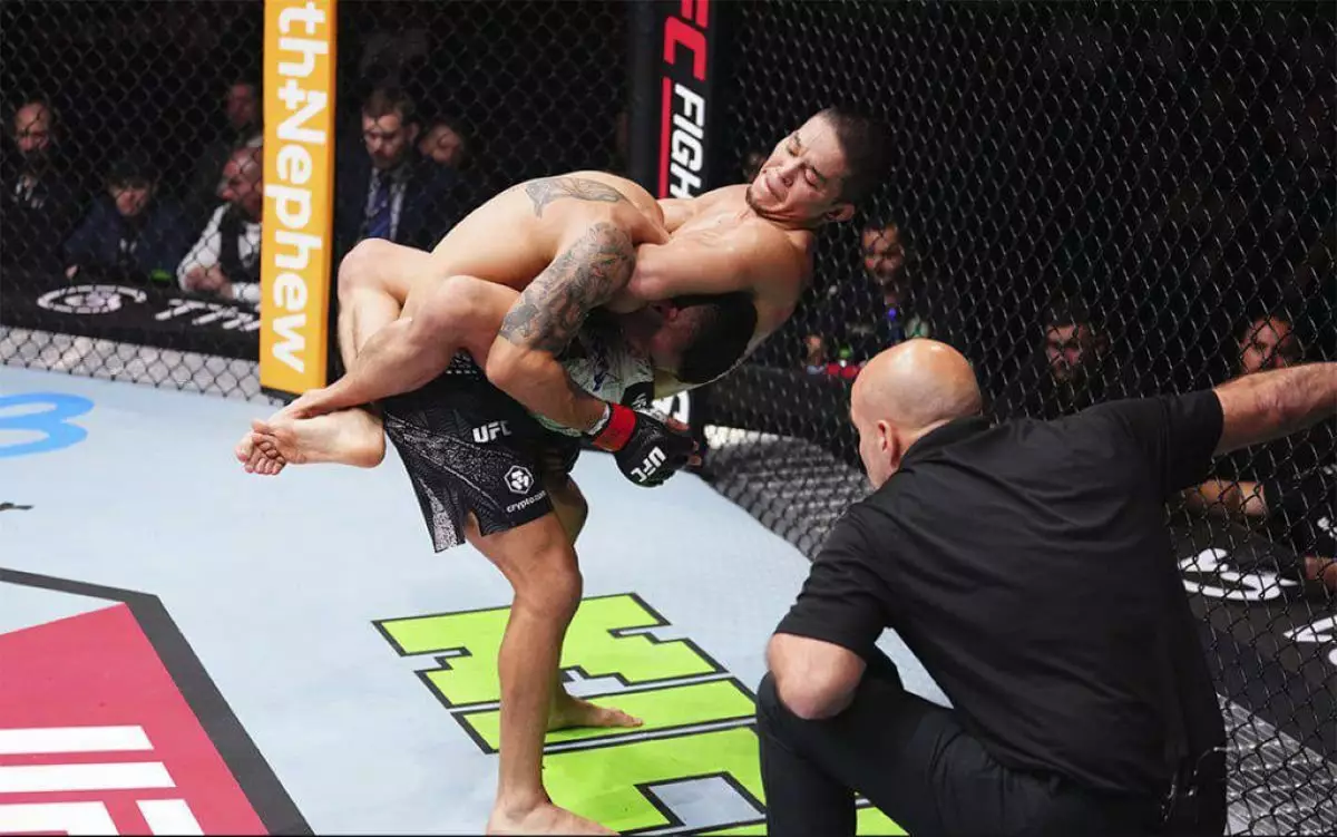 Казах из UFC Алмабаев готов провести два боя за две недели