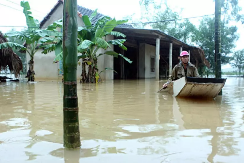 Наводнения во Вьетнаме затопили 200 тысяч домов