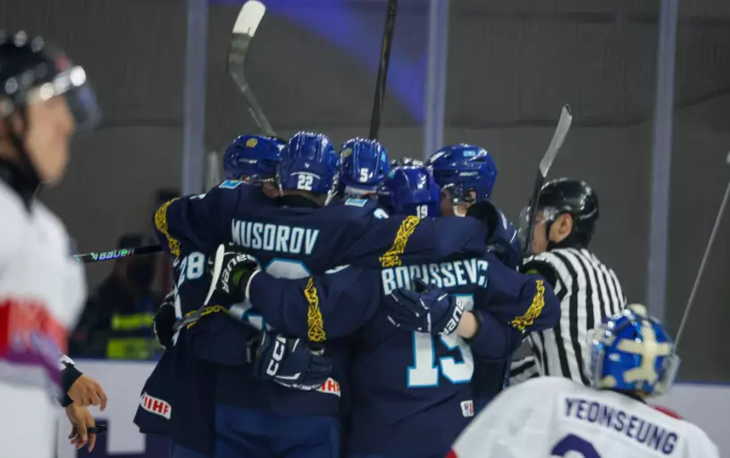 Мужская сборная Казахстана выиграла чемпионат Азии по хоккею в Китае