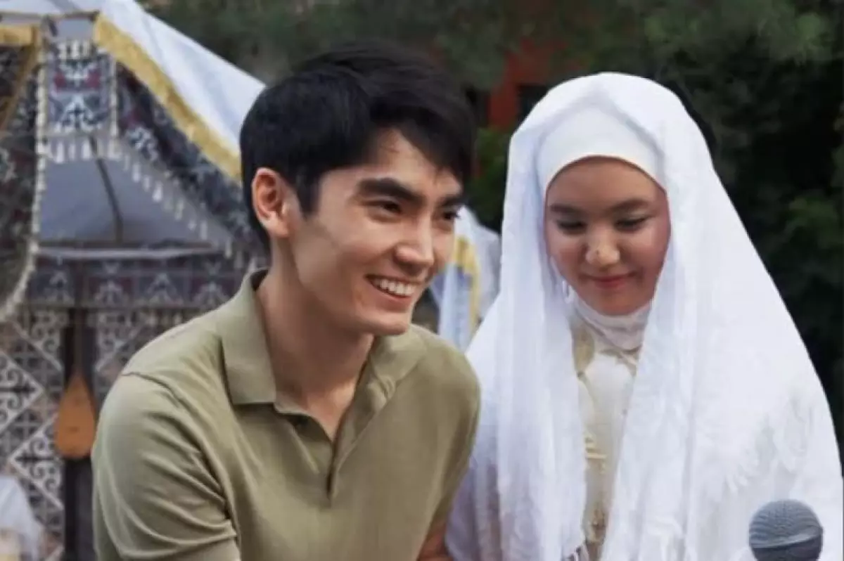 «Қара жамылып не көрінді»: Сәкен Майғазиветің келіні елден оңбай сөз естіді (ФОТО)