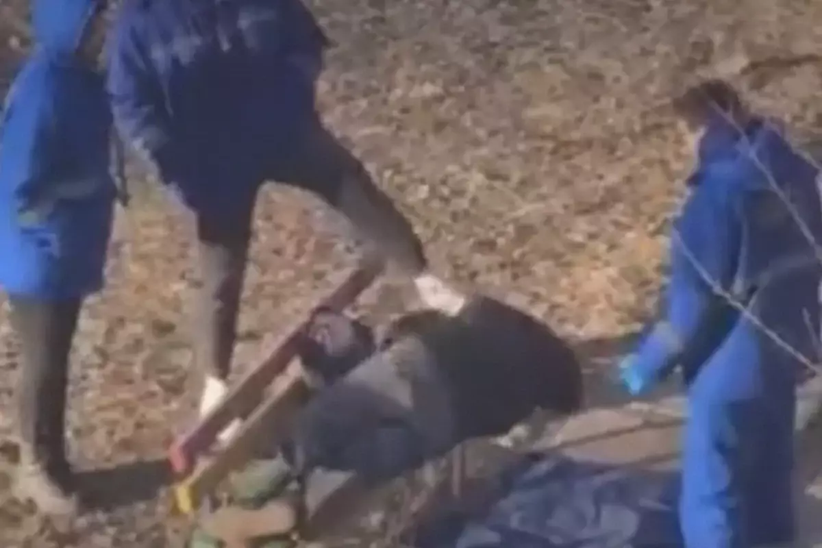 Видео с медиками, пинком скидывающие лежащего на скамейке мужчину, не казахстанское – Минздрав РК
