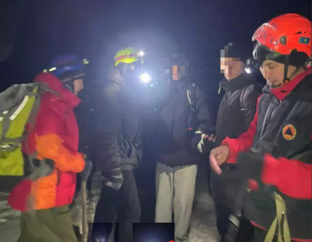 Спасены два человека, застрявшие в горах Алматинской области