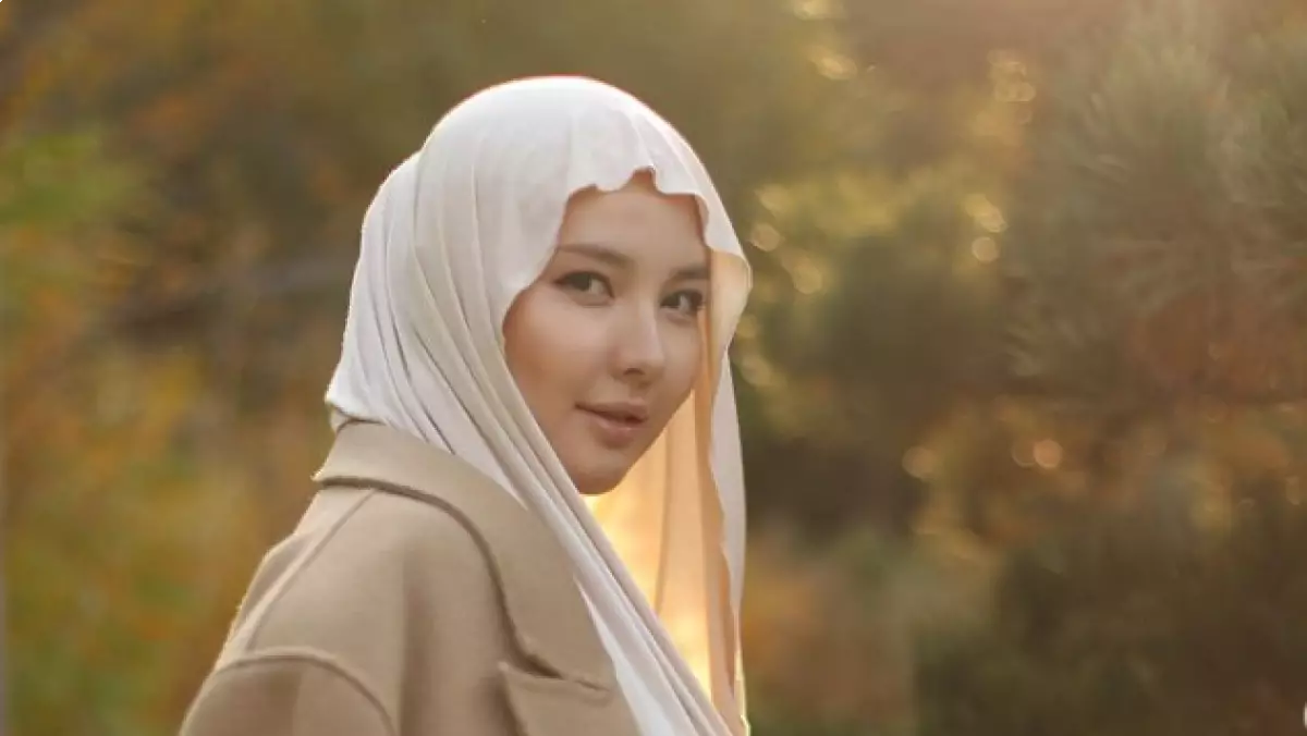 "Хиджабын шешпекші ме?": Айдана Меденова елді алаңдатқан сұраққа соңғы жауабын берді 