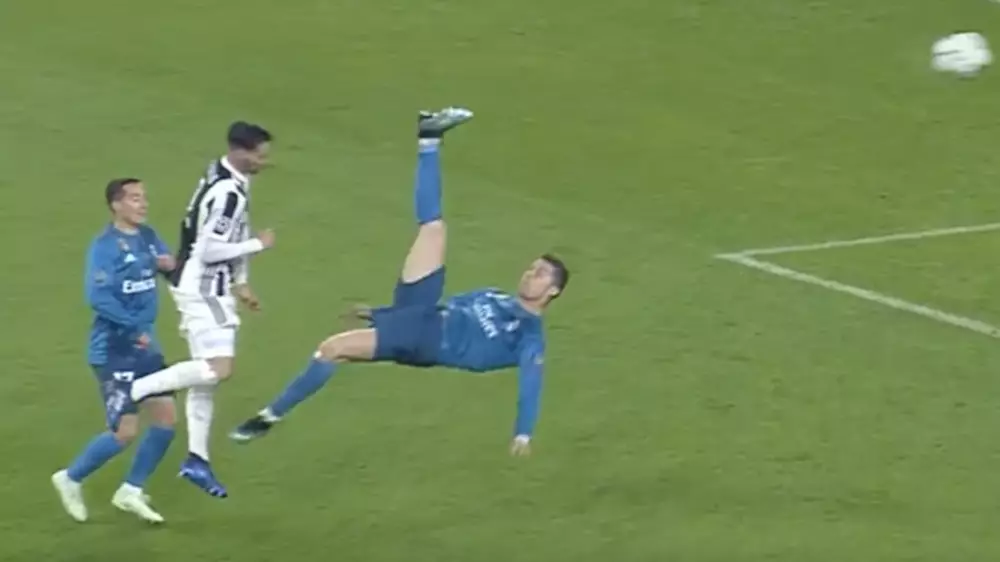 Криштиану Роналду повторил свой легендарный гол в официальном матче