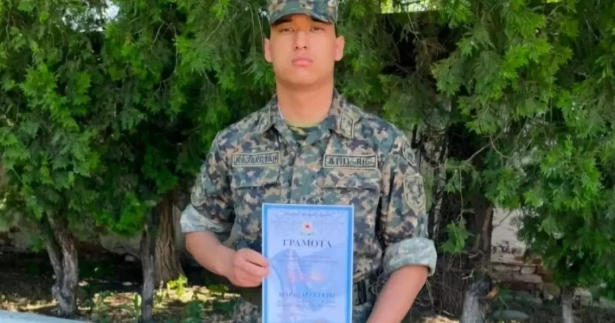  `Түрмеге ережесіз жекпе-жекке апарған`: Әскерде көз жұмған сарбаз Алмас Шахимовтың анасы ұлын қалай өлтіргенін айтты 