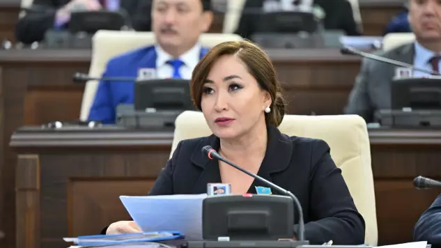 Депутат Қарақат Әбден отбасындағы құпияны жайып салды