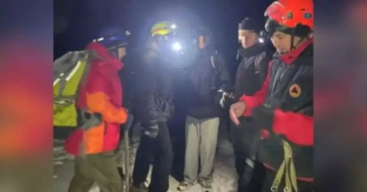  Үлкен Алматы шыңына шыққан екі адам төмен түсе алмай қалды 