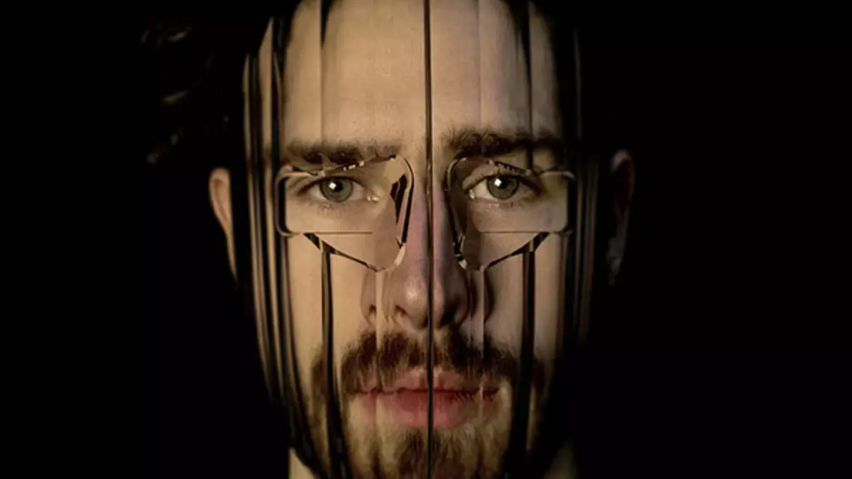 Дизайнер создал маску, которая «ломает» алгоритмы распознавания лиц