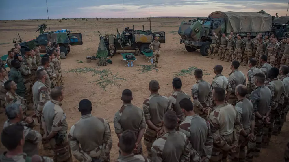 Макрон объявит о важной реформе во французской армии - СМИ