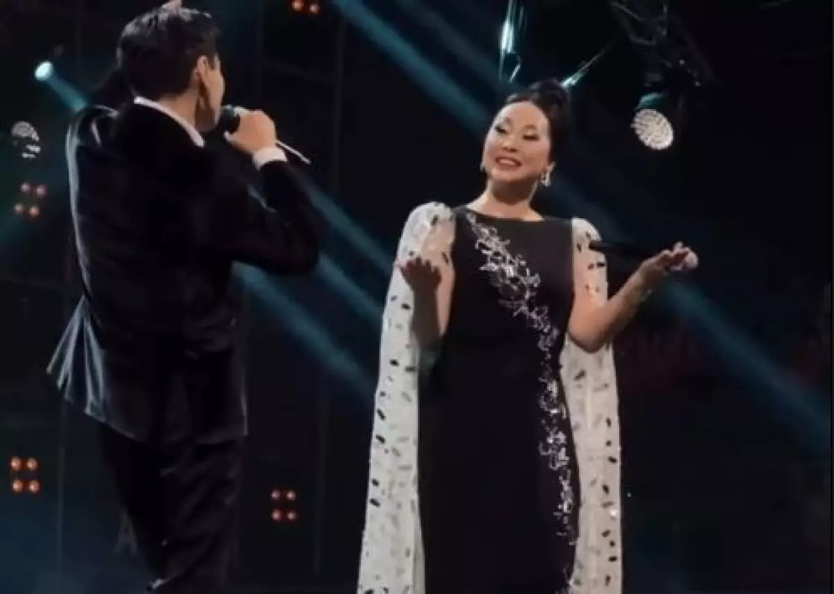 Кыдырали Болманов посвятил романтичное послание Каракат Абильдиной (ВИДЕО)