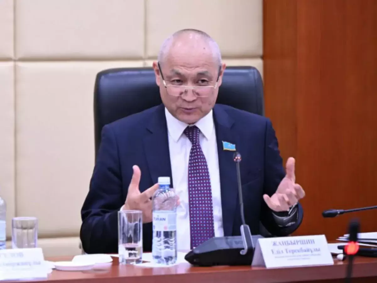 Депутат Едил Жанбыршин сделал заявление о своей сексуальной ориентации