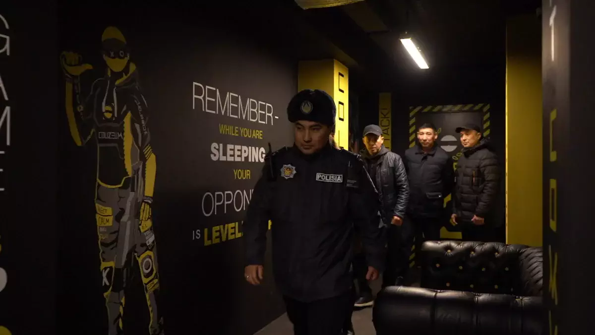 Атырауда жасөспірімдер қауіпсіздігі үшін полиция мен әкелер патрульге шықты