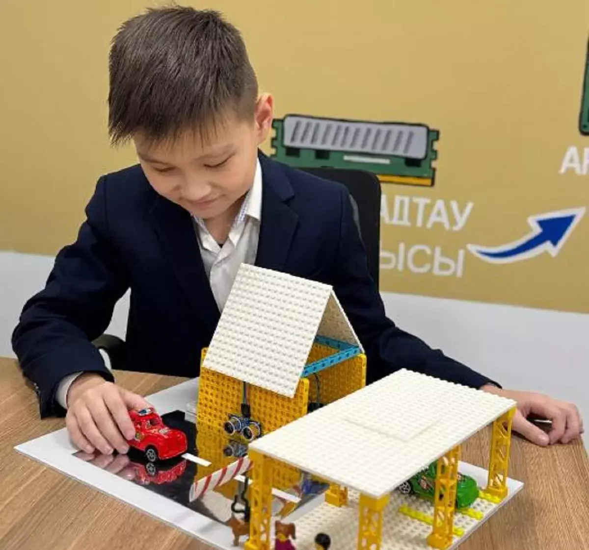 Ақылды шлагбаум: Астанада 5 сынып оқушысы жобасын таныстырды