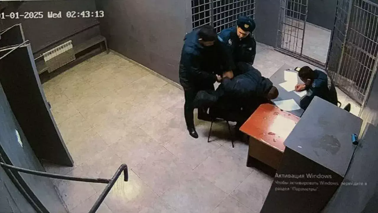 Алматыда азаптау ісі бойынша сотталған экс-полицейдің жазасы ауырлатылды