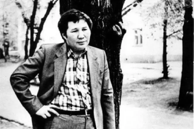 Өлең кестесін келістірген ақын