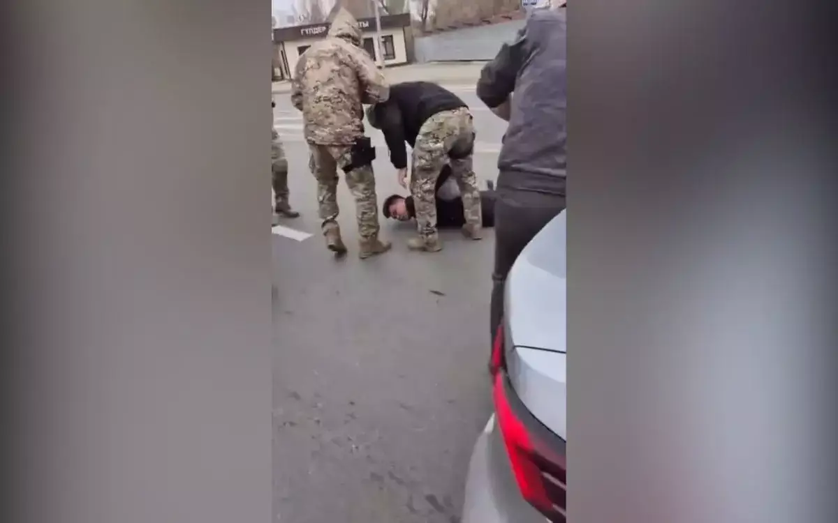 Когда спор на дороге превращается в бой: Атырау и спецназ «Арлан» на видео - новости на Lada.kz 24.11.2025