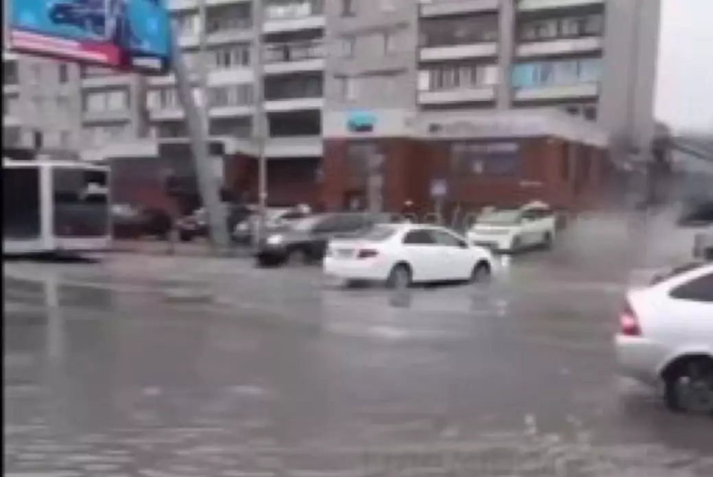 В акимате Семея прокомментировали потоп на улицах города