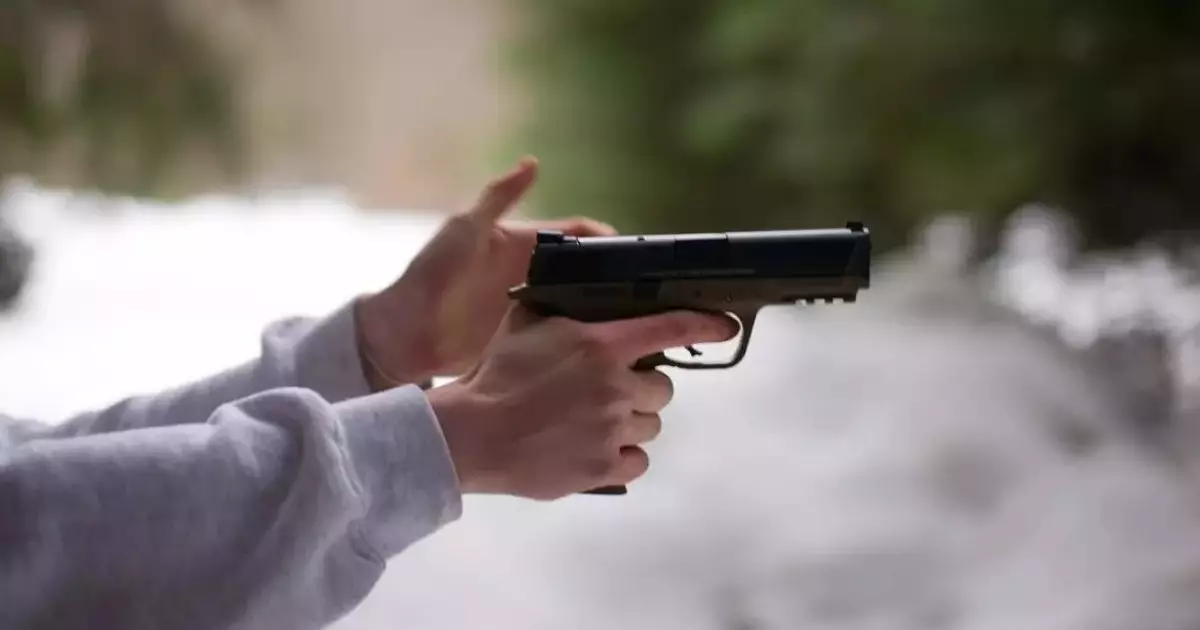  Балалары төбелесіп қалған екі әке мектеп ауласында бір-біріне оқ атты 