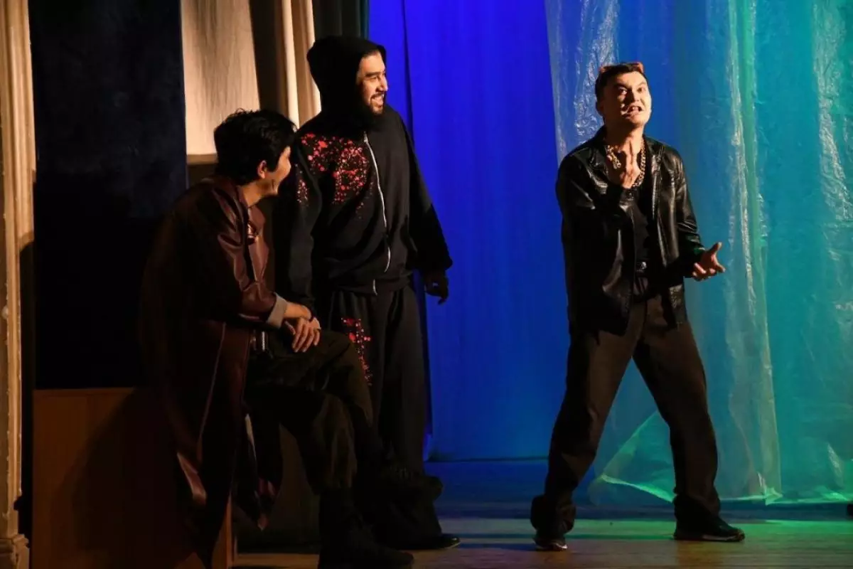 Открытый диалог на сцене театра