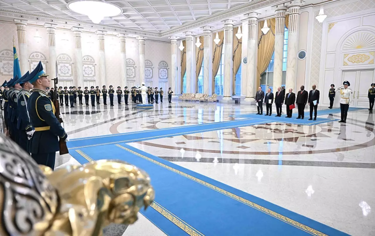 Послы 6 стран вручили Токаеву верительные грамоты