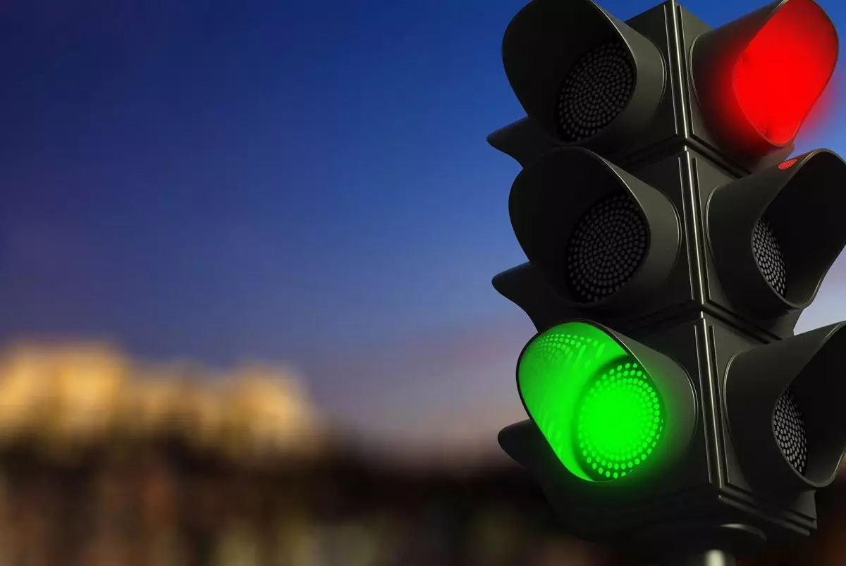 Светофоры на ключевых улицах Астаны изменили режим работы