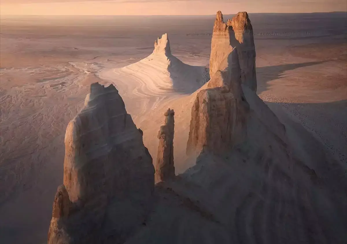 Урочище Бозжыра попало в объектив фотографа из Нидерландов - новости на Lada.kz 24.11.2025