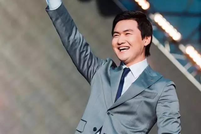 Төреғали Төреәлі сахнада күтпеген жағдайға тап болды (ВИДЕО)