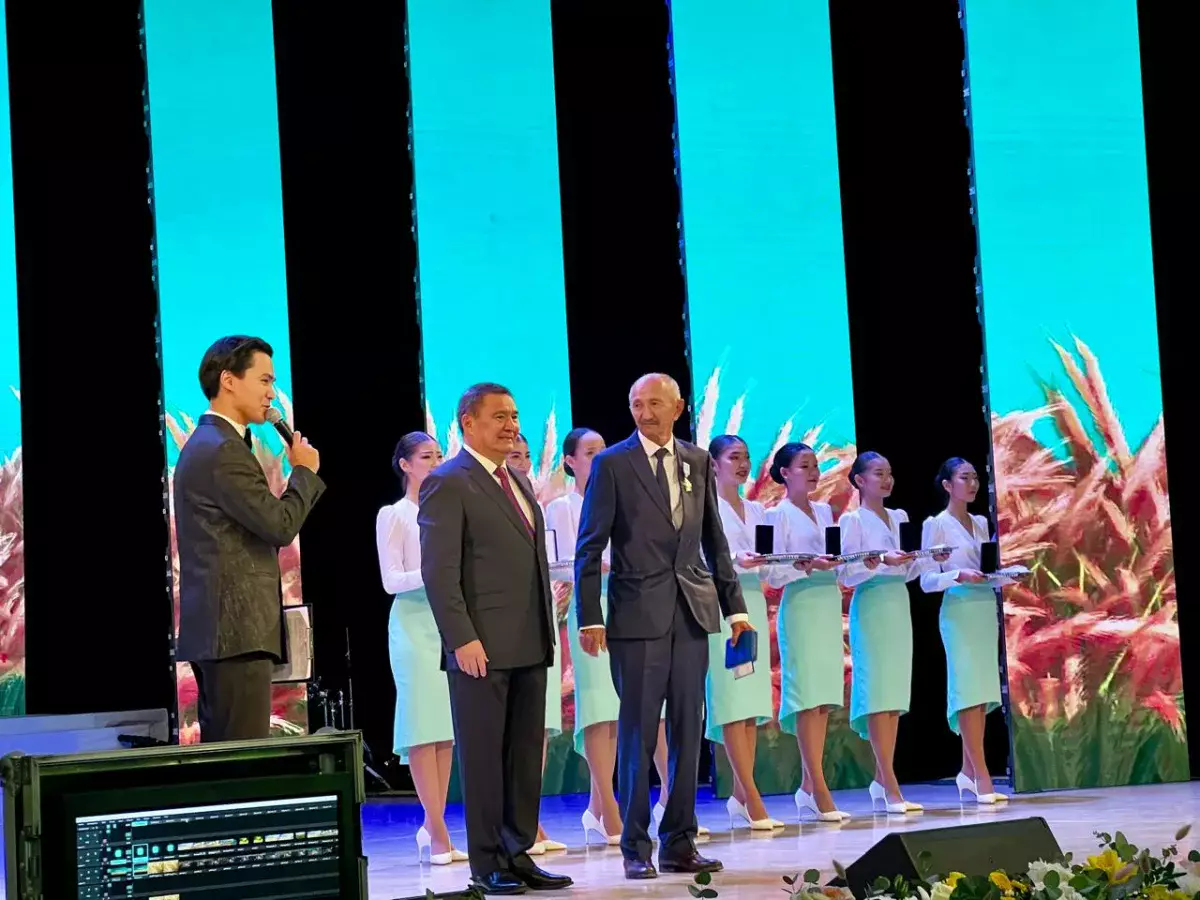 В Кокшетау ключи от авто вручили работникам сельского хозяйства