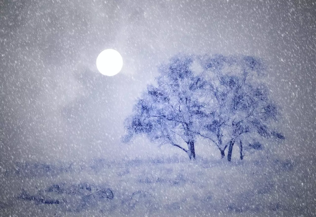 Штормовые предупреждения объявлены на вторник почти по всему Казахстану