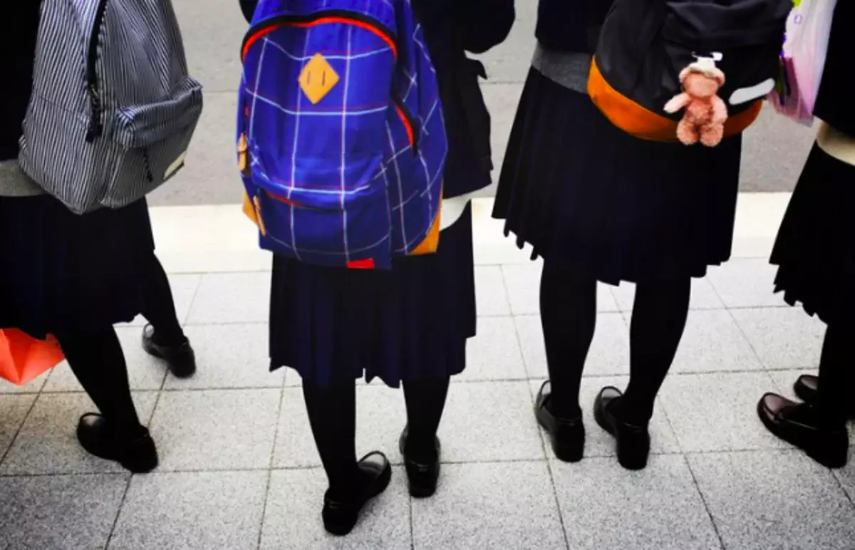 Школьники вдыхают «весёлый газ»: в Минпросвещения предупредили казахстанцев