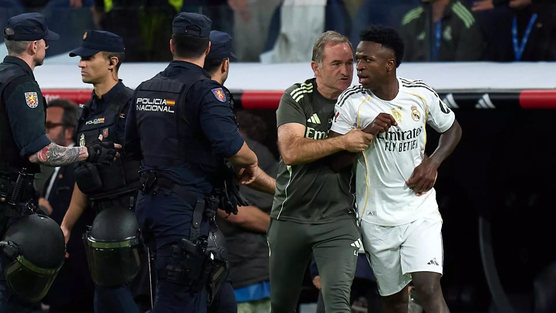 Винисиус отказался продлевать контракт с «Реалом» из-за конфликта с Алонсо