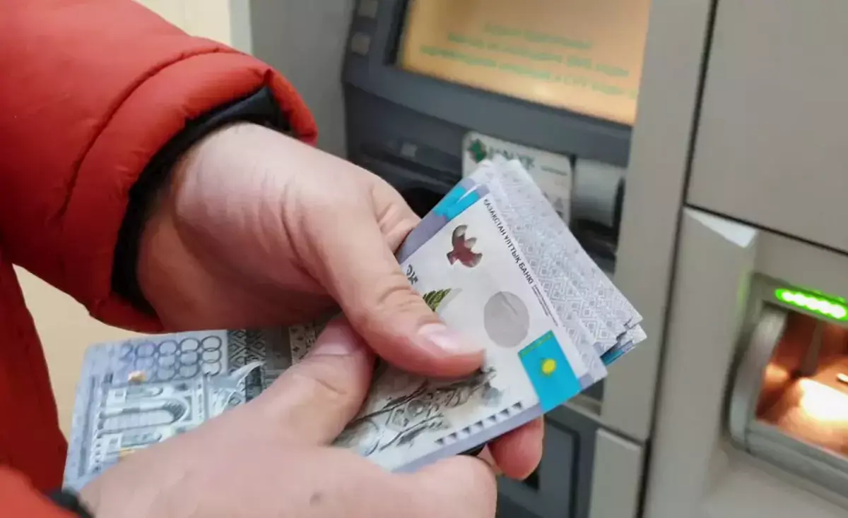 Зачем казахстанцы сняли миллиарды из банкоматов и почему не готовы расстаться с наличными - новости на Lada.kz 24.11.2025