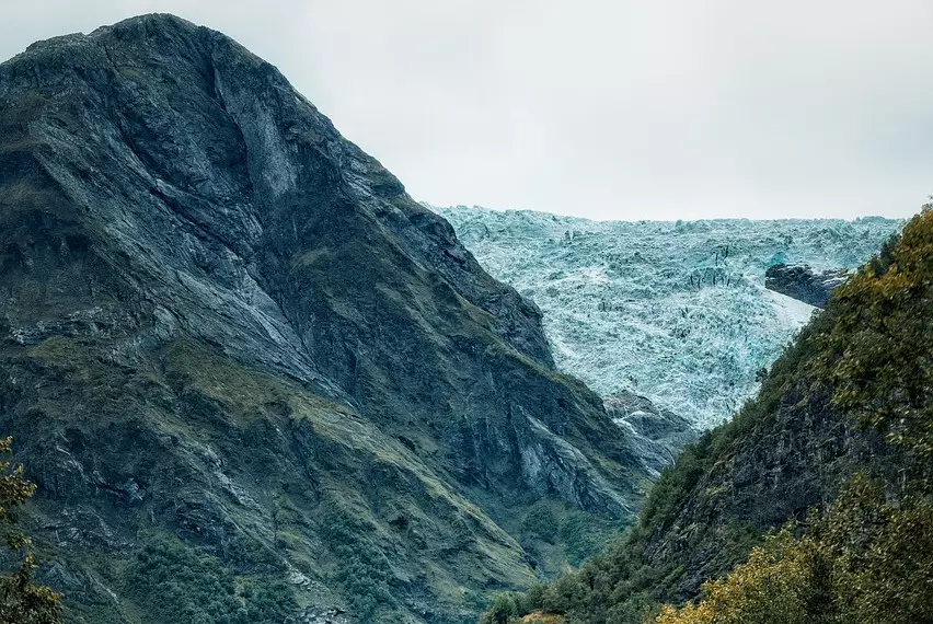 Трое туристов сбились с пути на пике Советов