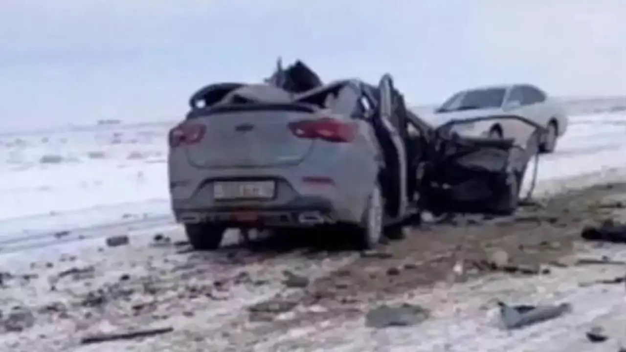 ШҚО-да жүк көлігі мен жеңіл көлік соқтығысып, 3 жолаушы қаза болды