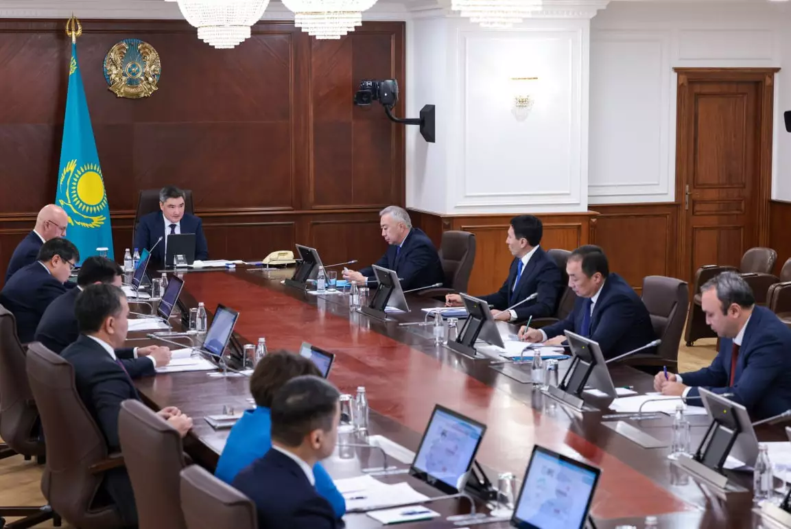 Бектенов поручил взять на особый контроль строительство контейнерного хаба в Актау