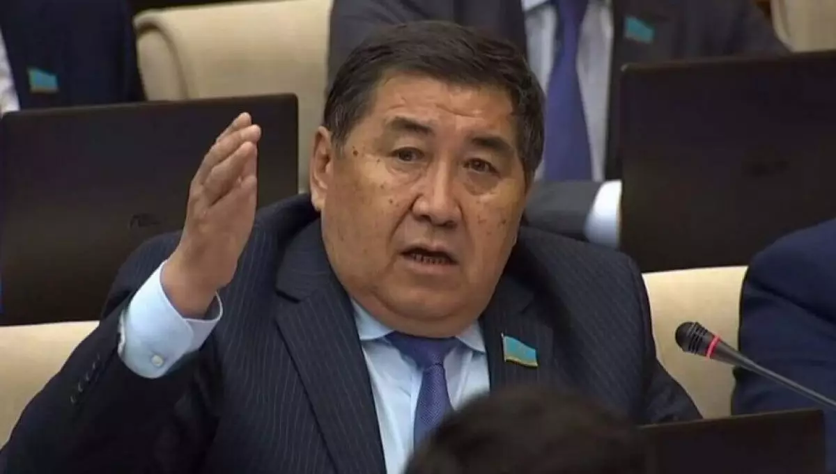 «Почки опустились, желудок болит»: Ермурат Бапи навестил Думана Мухаммедкарима в колонии