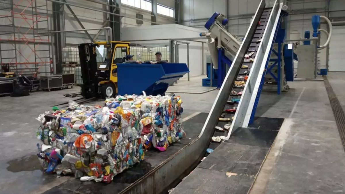 Үкімет басшысы: Мегаполистерде қалдықтарды кәдеге жарататын зауыттар салу қажет