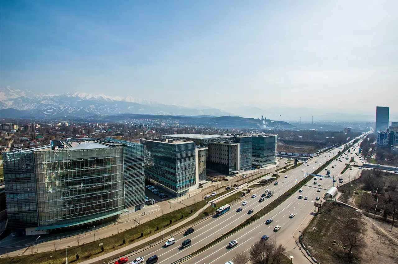 Западный Казахстан запустит в эксплуатацию производственные мощности по производству строительных материалов и стекла.