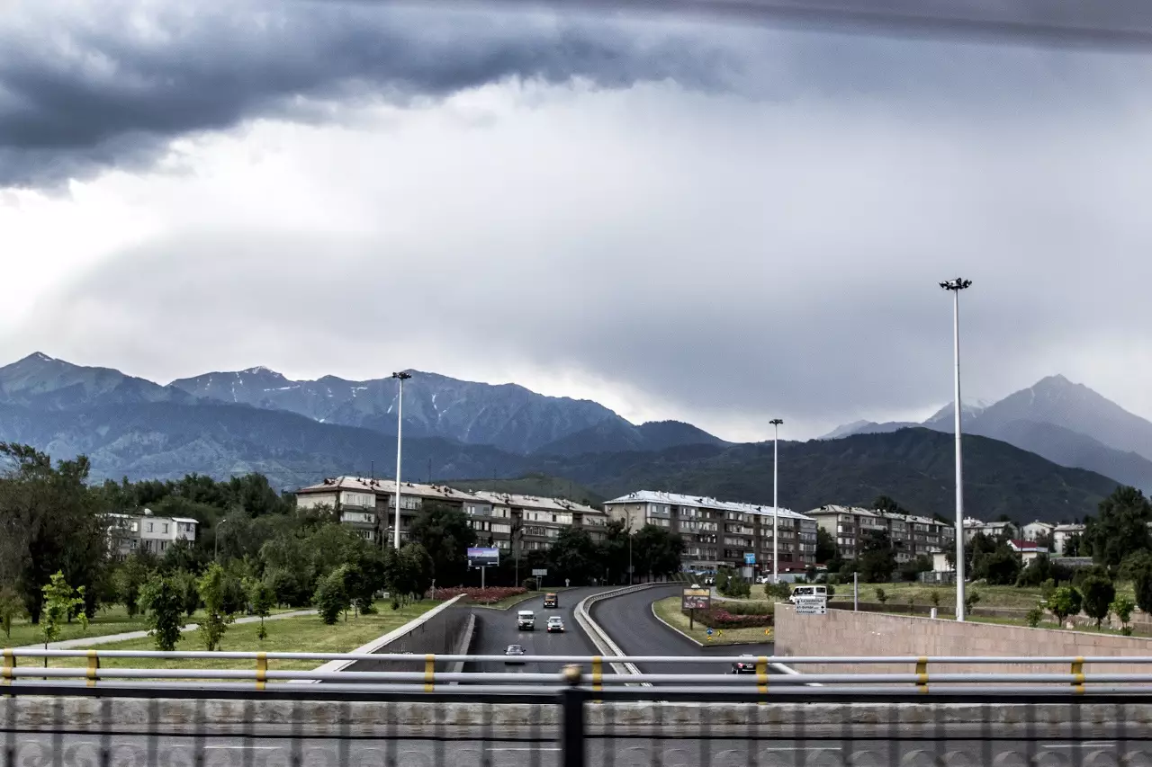 Прямая трансляция: Президента Туркменистана Сердара Бердымухамедова приветствуют в Акорде.