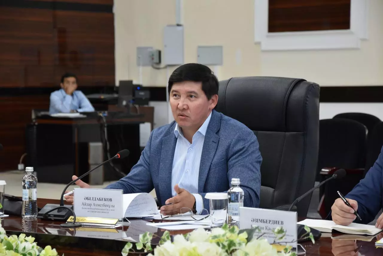 «Бағасы ұнамаса – алмаңыздар»: Вице-министр Айдар Әбілдабеков қымбатшылықтың сырын түсіндірді