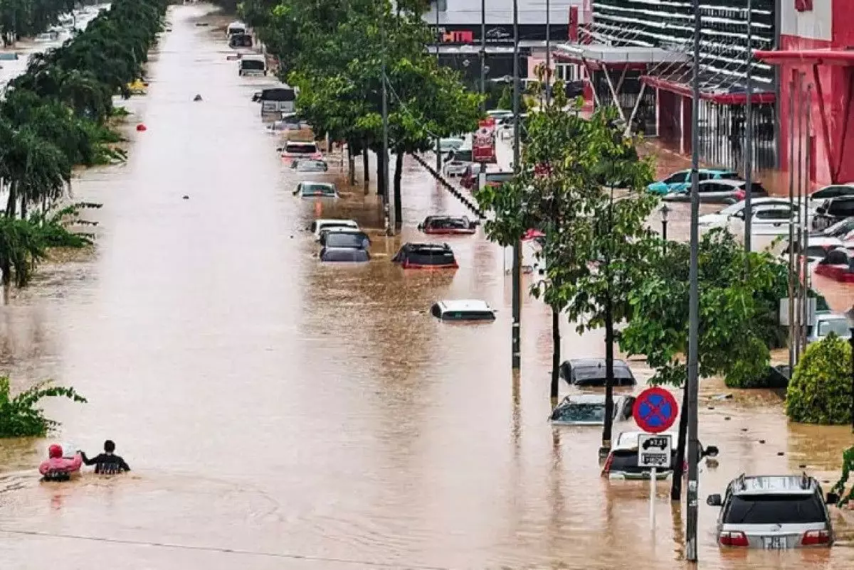 Наводнение во Вьетнаме: Стало известно количество казахстанских туристов в стране