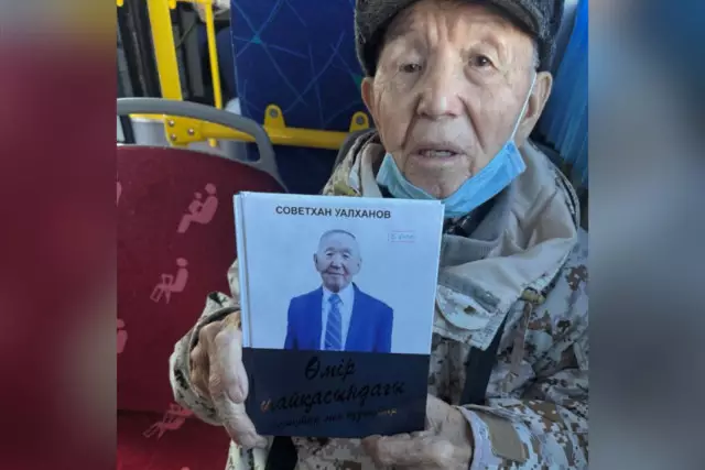 Автобуста кітап сатқан атаның оқиғасы жұртты елжіретті