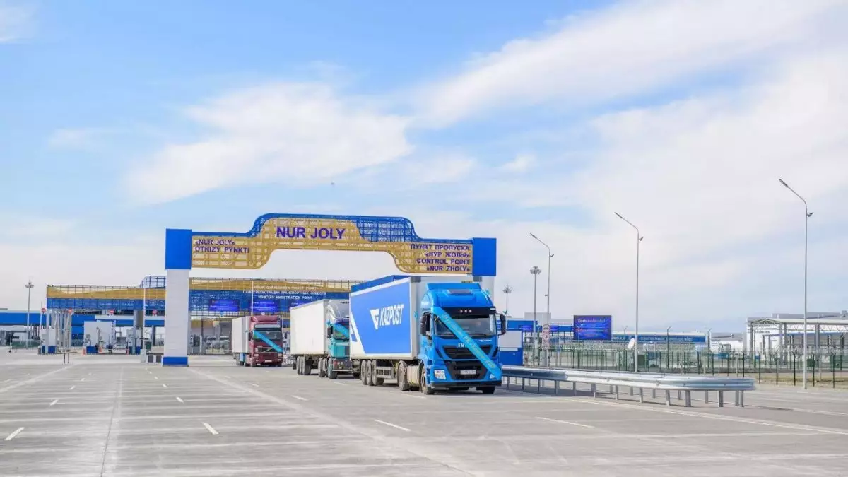 Пробка на границе с Китаем: Казахстан решает проблему очередей