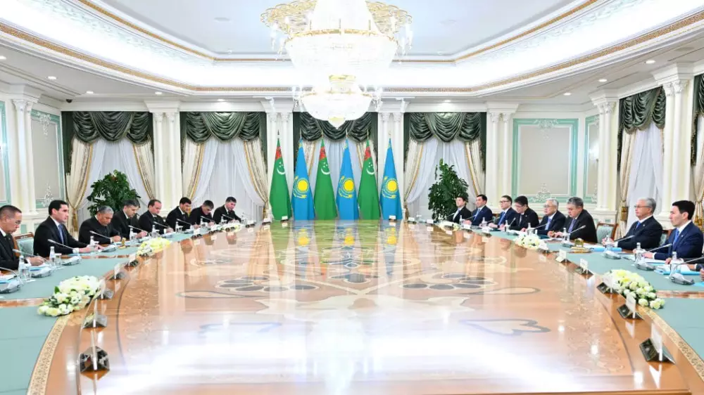 Қазақстан мен Түрікменстан президенттері кеңейтілген құрамда келіссөз жүргізді
