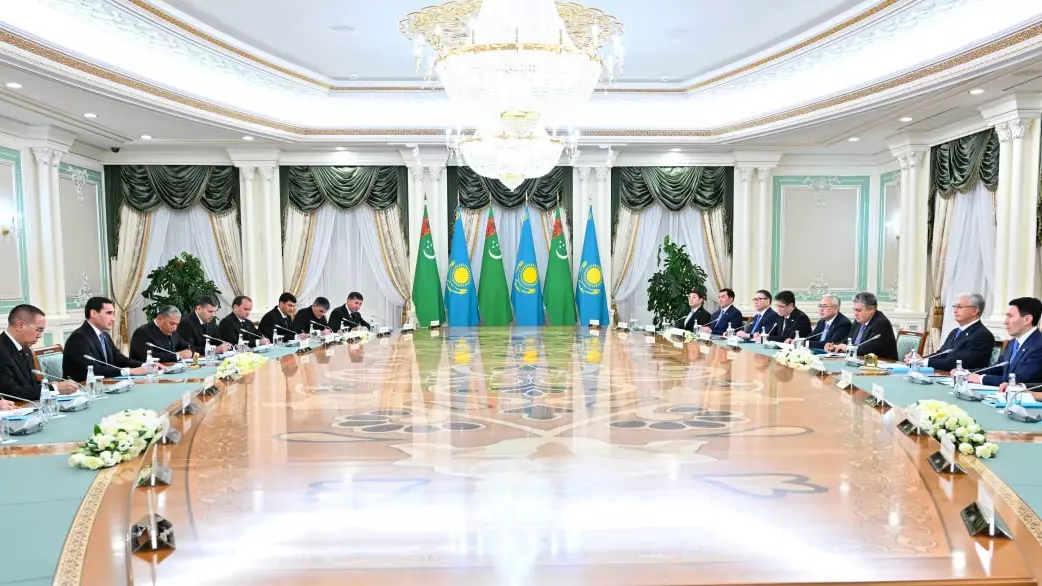 Қазақстан мен Түрікменстан президенттері кеңейтілген құрамда келіссөз жүргізді
