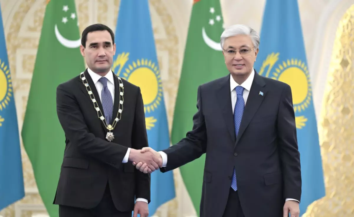 Қасым-Жомарт Тоқаев Түрікменстан президентін «Алтын Қыран» орденімен марапаттады